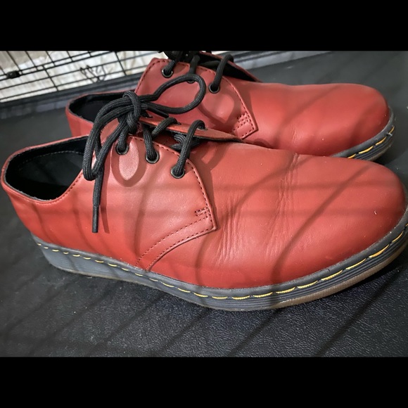 Dr. Martens shoes for women (size 9) - Picture 3 of 4